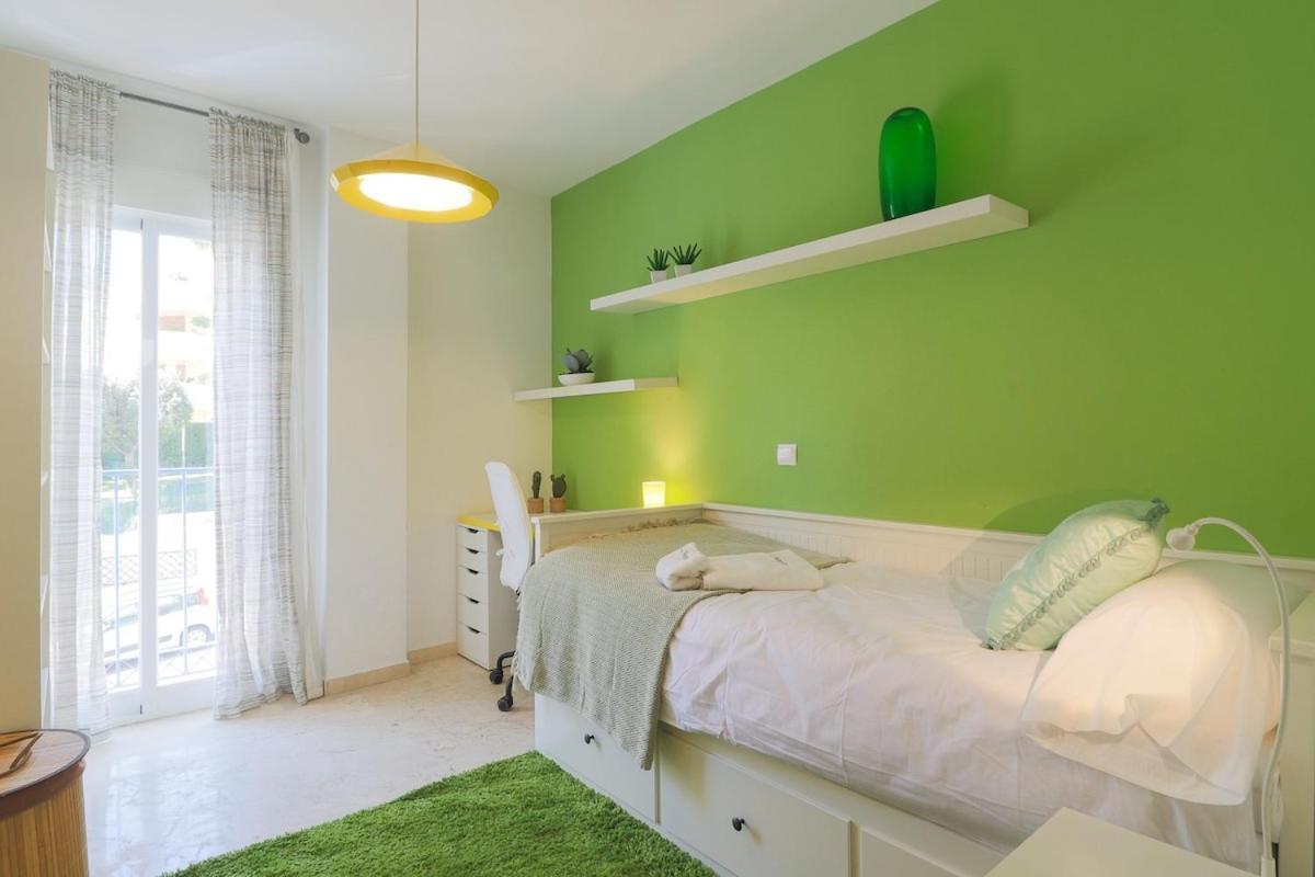 C43 - Family House With Terrace And Shared Pool Villa Benalmadena Bagian luar foto