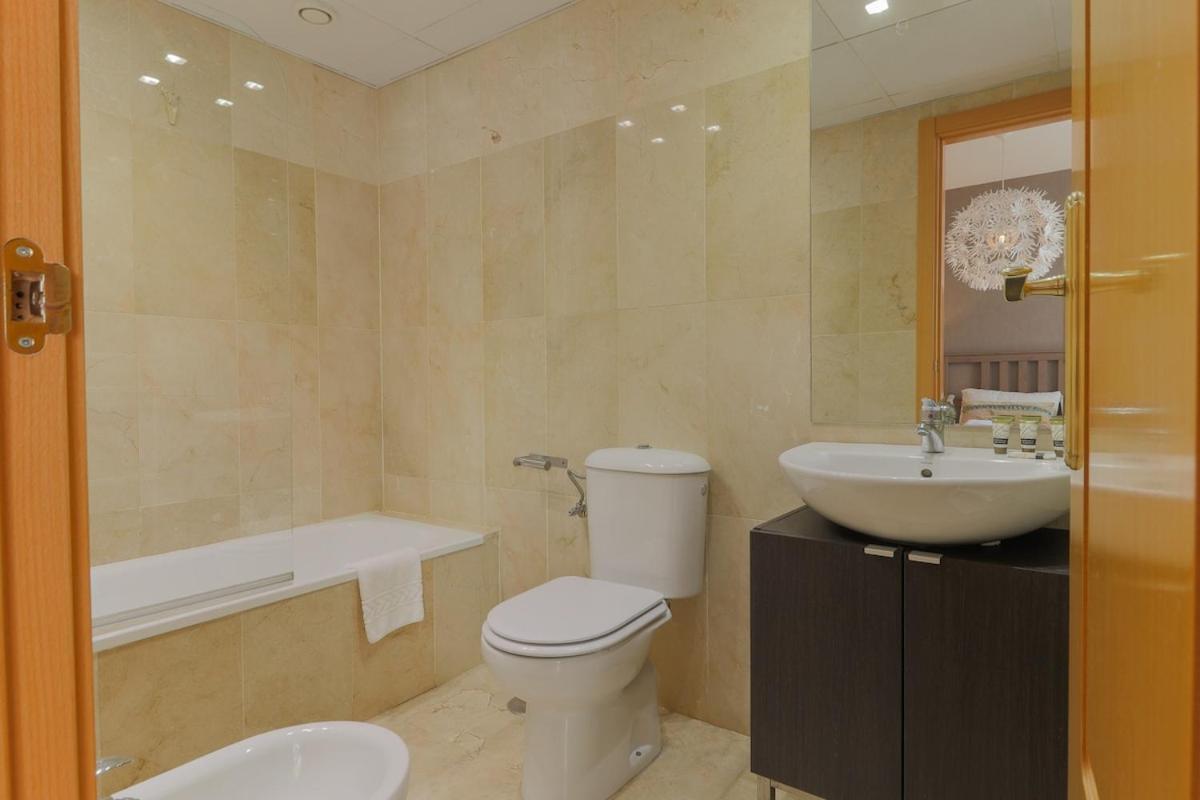 C43 - Family House With Terrace And Shared Pool Villa Benalmadena Bagian luar foto