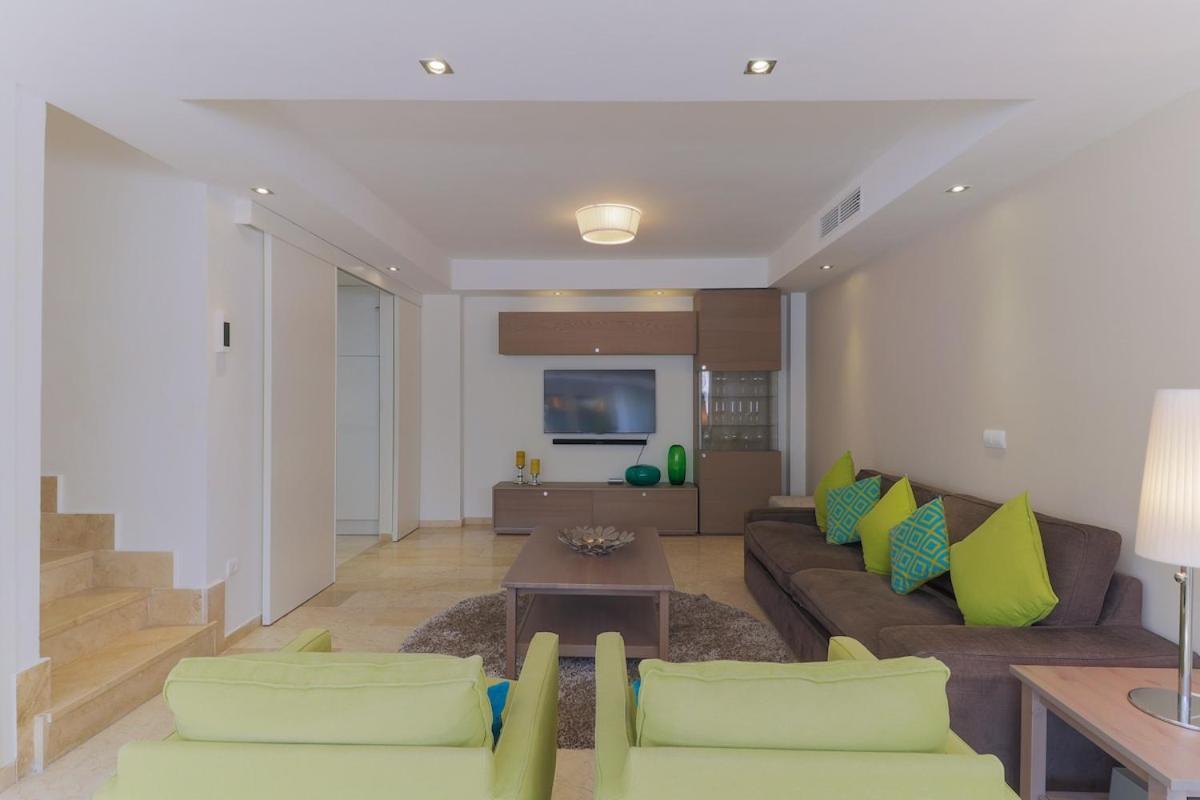 C43 - Family House With Terrace And Shared Pool Villa Benalmadena Bagian luar foto