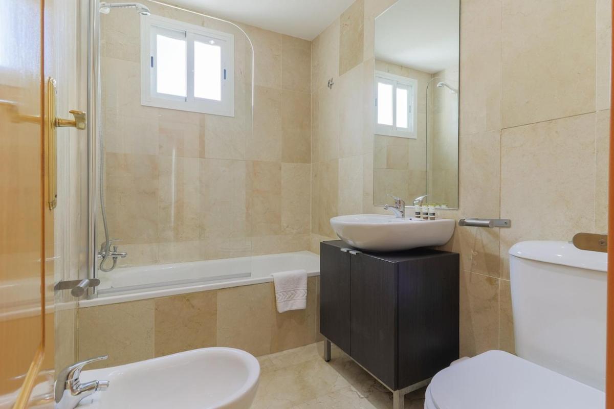 C43 - Family House With Terrace And Shared Pool Villa Benalmadena Bagian luar foto